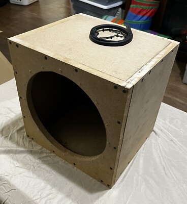 Custom sealed box for 12in subwoofer