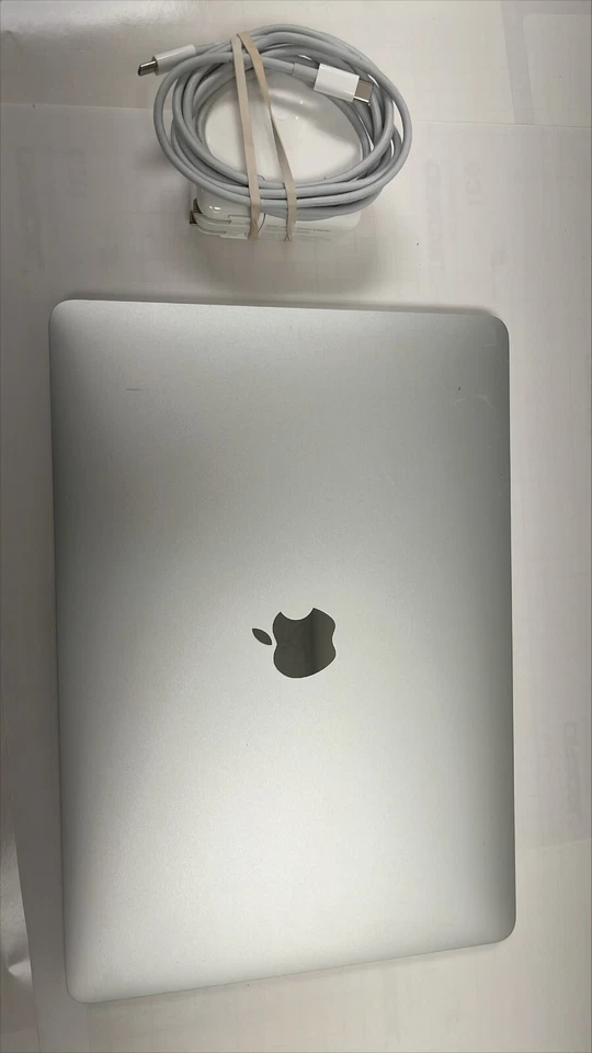 Apple Macbook Pro 13.3" M1 16GB 256GB Plateado MYDA2LL/A MacOS Foto 3 de 4