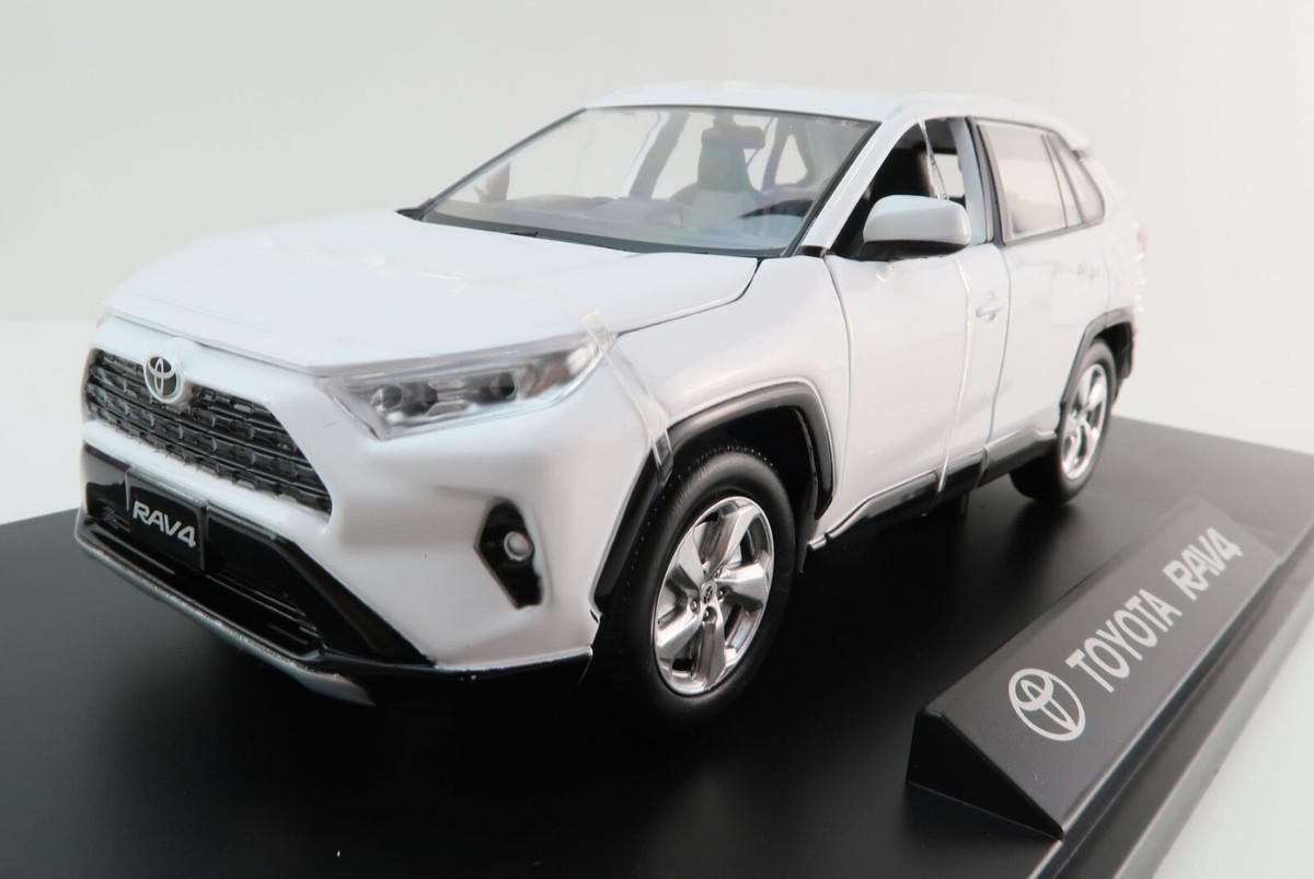 DDA Collectibles DDA124002 - Toyota RAV4 With Lights