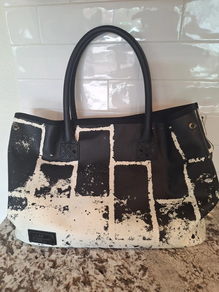 L.A.M.B. Bolso de Mano Grande de Piel de Cordero by Gwen Stefani Negro/Blanco Foto 2 de 4