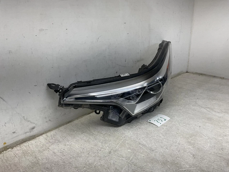 2018 2019 Toyota C-HR Driver LH Side Halogen Headlight OEM - Изображение 3 из 4