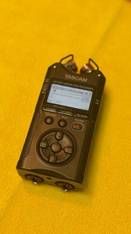 TASCAM DR-40 Linear PCM Digital Recorder