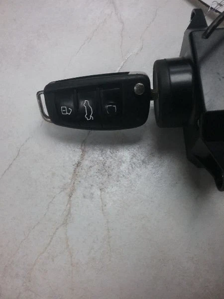 Módulo de interruptor de encendido convencional Audi A6 2006-2011 con montaje de llave OEM Foto 3 de 4