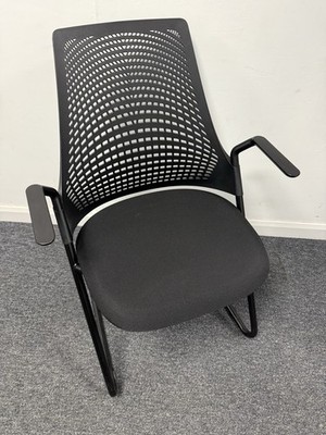 Herman Miller SAYL Freischwinger Konferenzstuhl Black Edition Designer Sitzgruppe