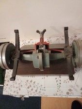 Altes Fahrschulmodell einer Hinterachse in gutem Zustand