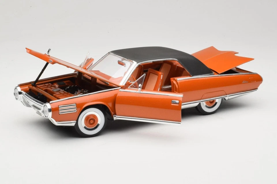 92448 Chrysler Turbine Car Orange Road Signature 1:18 - Immagine 2 di 4