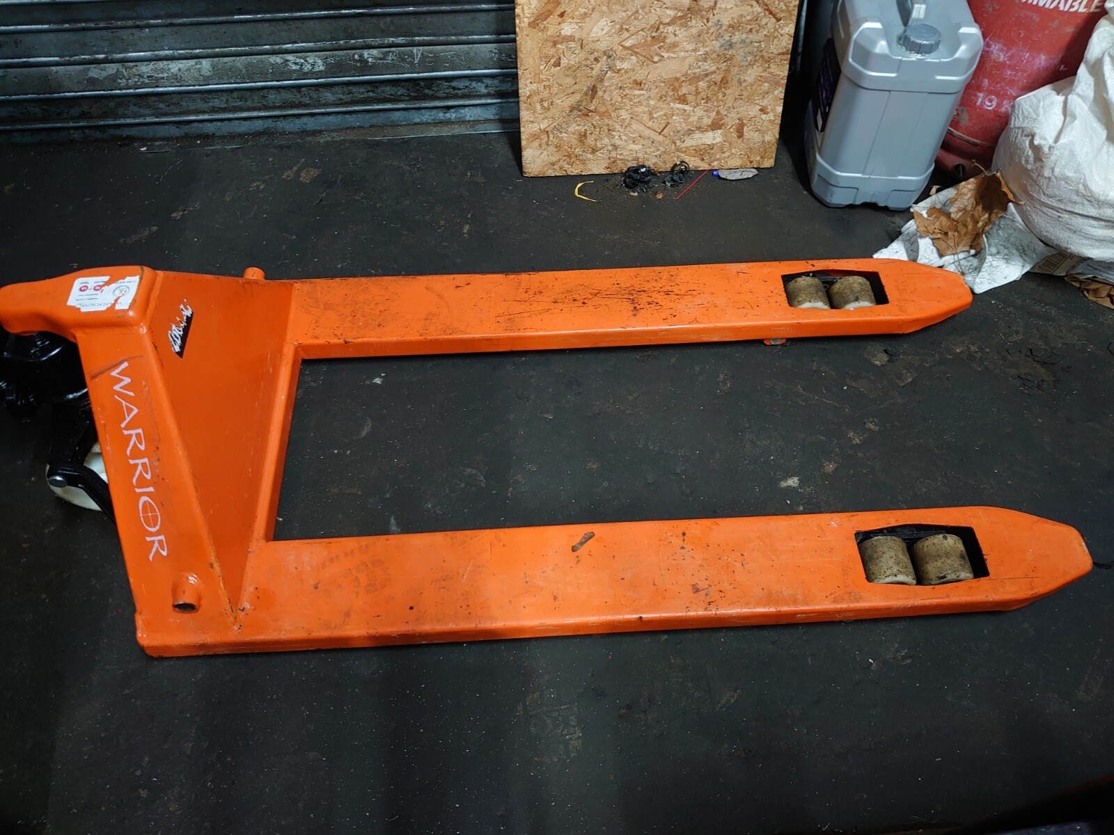 Warrior Refurbished Lift Pallet truck 2500kg Heavy Duty. eBay
