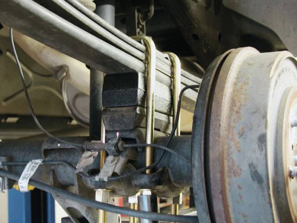 Kit elevador nivelador trasero 1" 1988-1999 GMC K2500 K3500 4x4 8 tacos doble nailon Foto 2 de 4