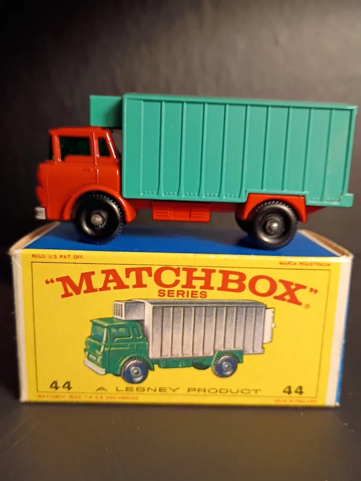 Matchbox #44C G.M.C. Refrigerator Truck 1967 Red/Turquoise Crisp Orig E4 Box - Image 2 of 4