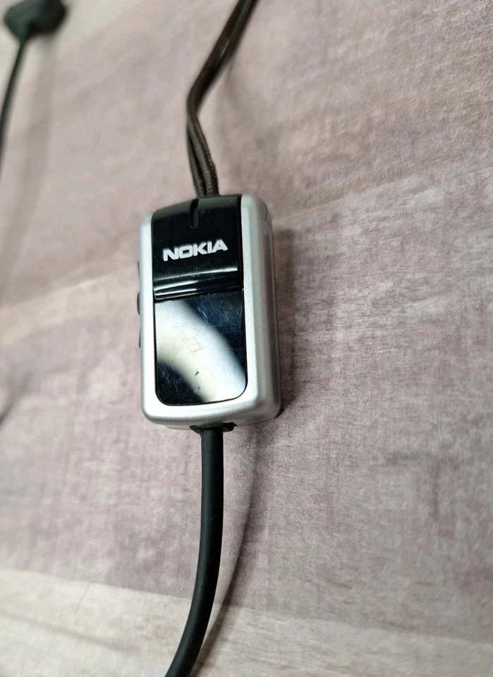 Vintage Nokia HS-23 In Ear Stereo Headset Hands-Free Silver Black  - Image 4 of 4