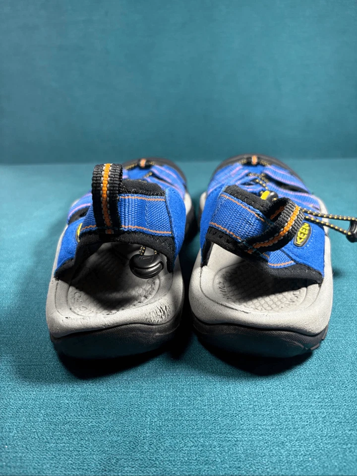 Sandalias híbridas deportivas impermeables Keen Newport H2 para mujer talla 8 Foto 2 de 4