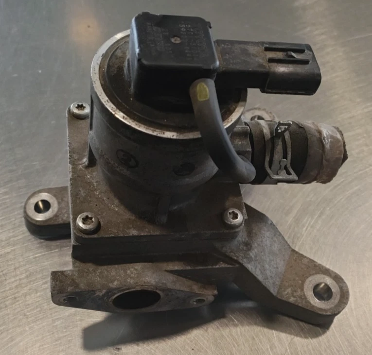 Toyota 2013-23 4 corredores control de válvula de emisión derecha 25701-31013 OEM Foto 2 de 4