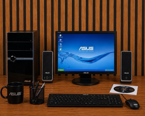 Asus Essentio CM5571 Xeon X5450 4 GB 500 GB XP Pro SP3 PC retro gaming - Foto 1 di 7