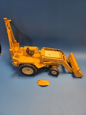 1960's Vintage Ertl 1/16 International Harvester Tractor Backhoe STR#472 Diecast