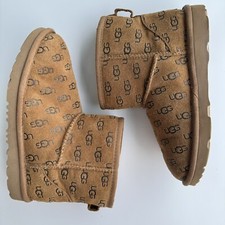 UGG Classic Mini II Embossed Chestnut Suede Sheepskin Lined Boots Kids Sz 4