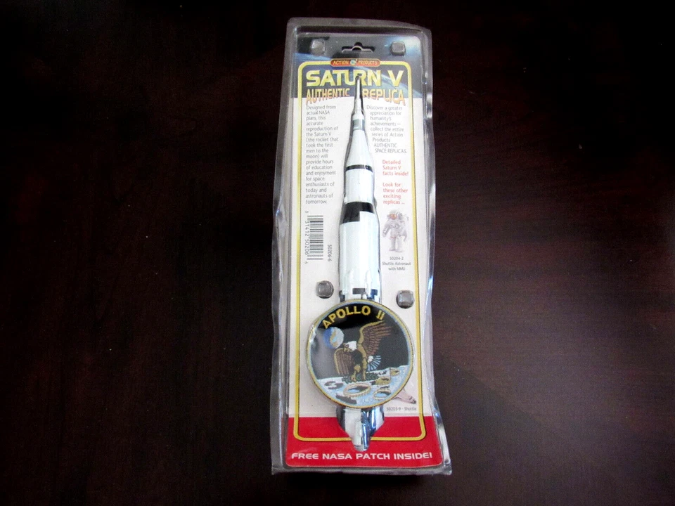 APOLLO 11 NEIL ARMSTRONG BUZZ ALDRIN COLLINS NASA VINTAGE SATURN V ROCKET PATCH - Image 3 of 4