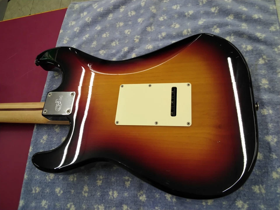 G&L S500 TRIBUTE(MADE IN JAPAN) Used 2000 Alder body Maple neck w/Soft case - Image 4 of 4