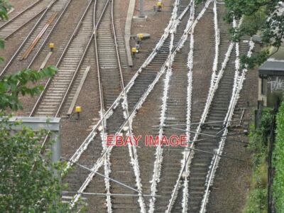 FOTO OP ART AM BAHNHOF WAVERLEY ZWEIFELLOS KANN DAS EIN EISENBAHNINGENIEUR SAGEN