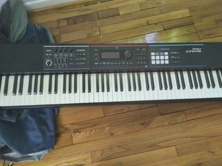 Roland JUNO DS 88 Key Synth Action Keyboard Black w/ Display Screen Pitch Wheel