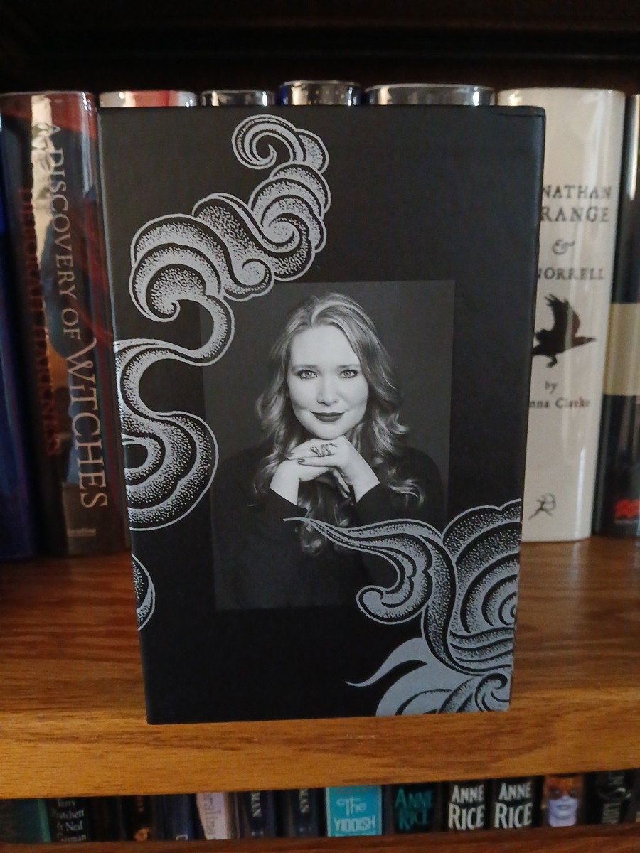 A Court of Thorns and Rosesシリーズ全4巻セット Amazon.com: A Court of Thorns and Roses Paperback Box Set (5