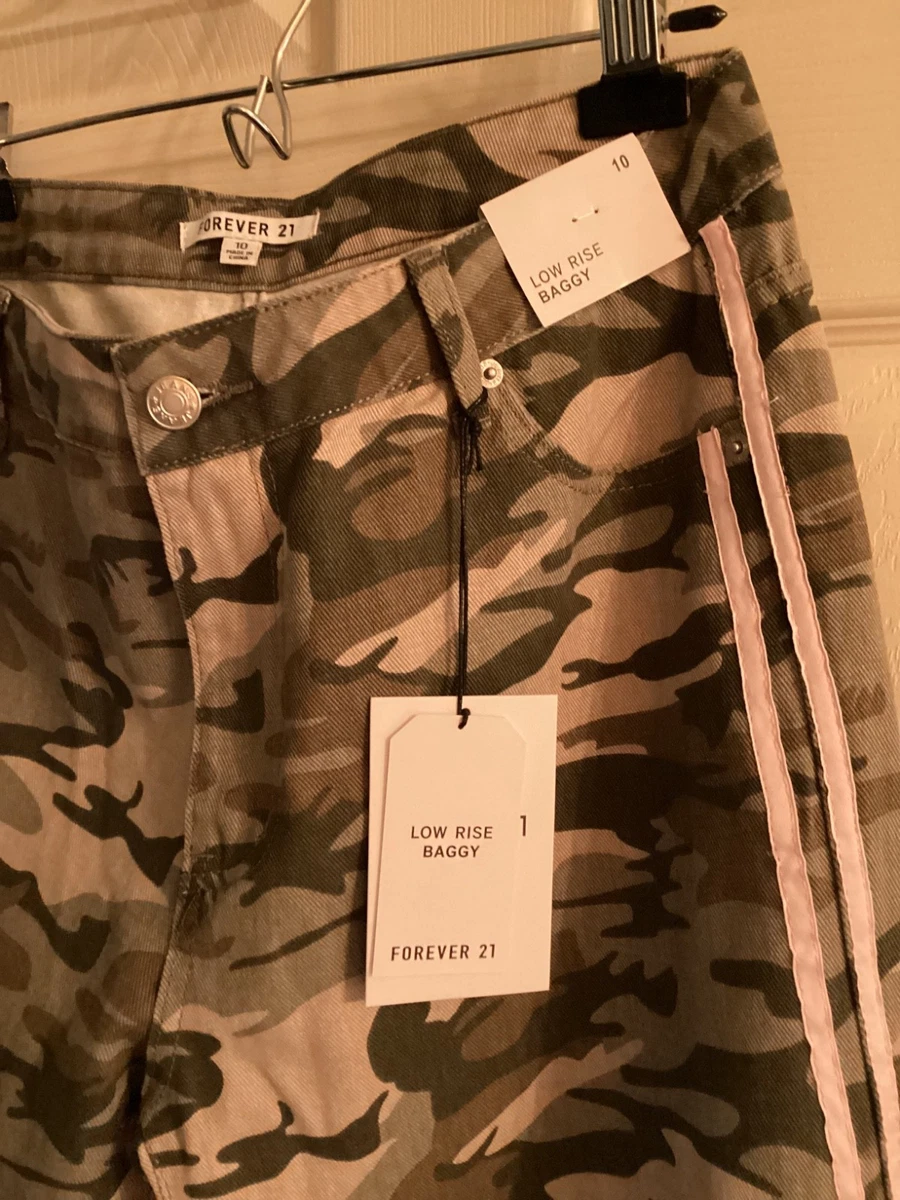 Vaqueros Forever 21 camuflaje nuevos con etiquetas talla 10 tiro bajo holgados. Camuflaje colores verde y negro
