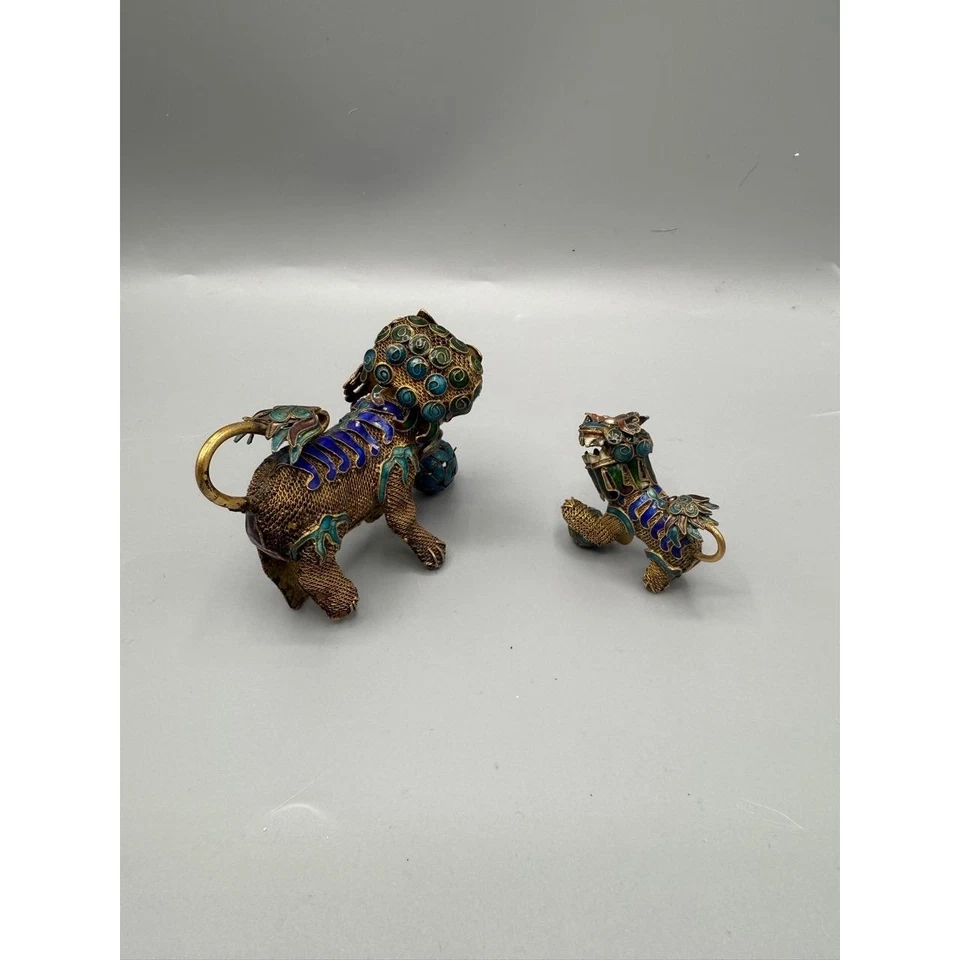 Pareja de perro foo cloisonné chino vintage esmalte plata dorada filigrana pequeña y pequeña Foto 3 de 4