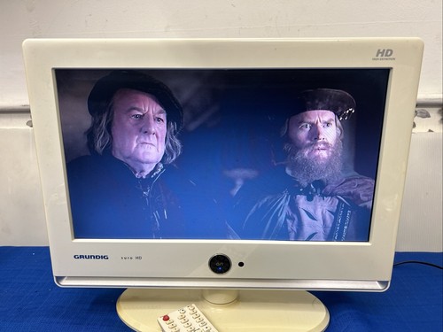 GRUNDIG GLCD1506HVW 16 INCH LCD TV /DVD WITH REMOTE - Picture 4 of 10
