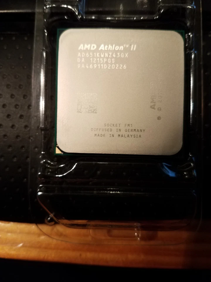 AMD Athlon II X4 651 4 Core  3GHz Socket FM1 CPU AD651KWNZ43GX - Image 2 of 3
