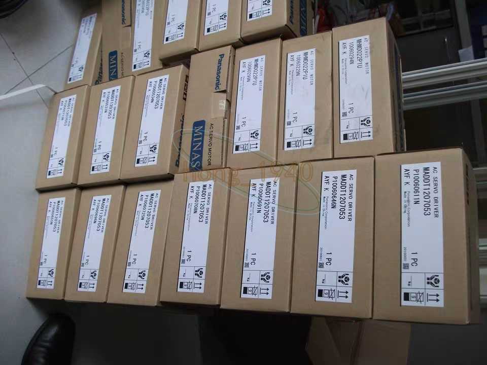 One New Panasonic Servo Motor Msmz012B1F