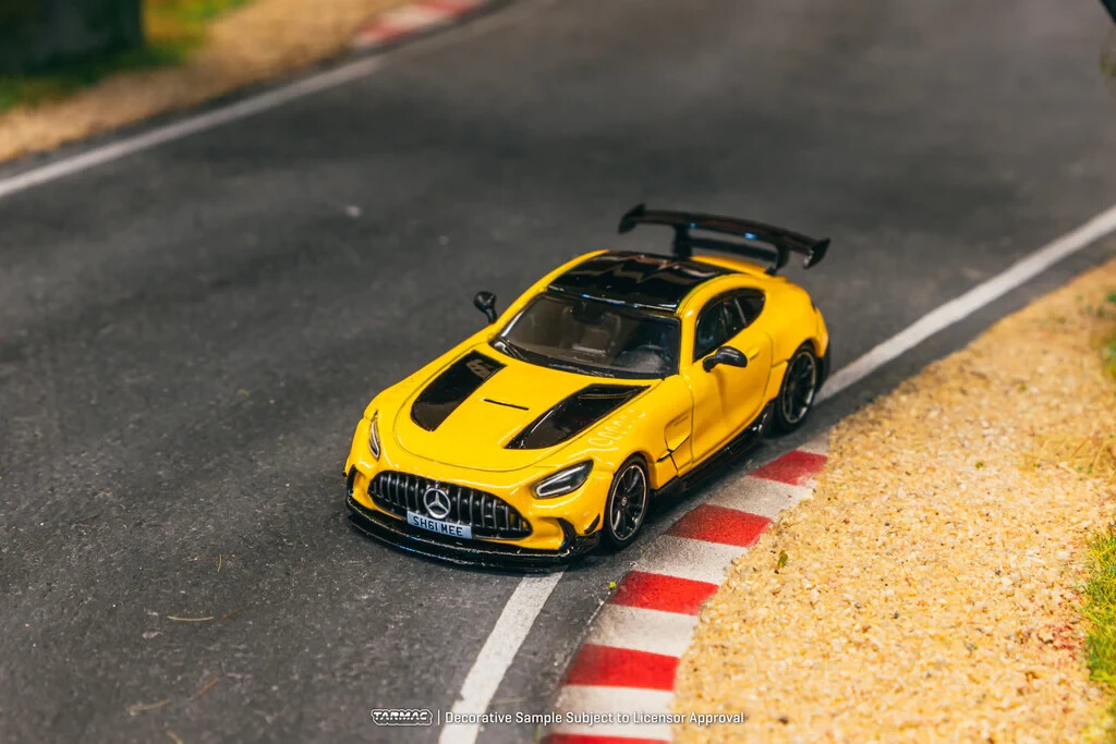 Tarmac Works 1:64 Mercedes-Benz AMG GT Black Series Yellow