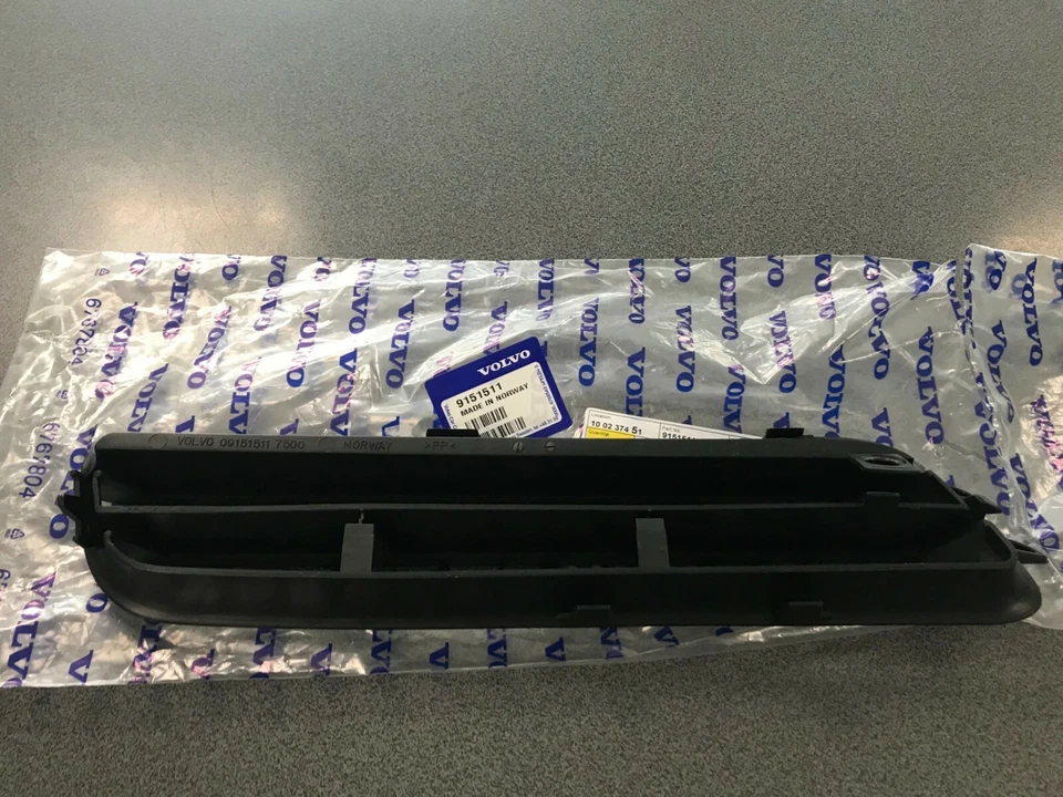 Решетка на передний левый противотуманный бампер Volvo V70 S70 9151511 - Изображение 4 из 4