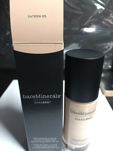 BareMinerals Barepro Performance Wear Liquid Foundation SPF20, SATEEN 05, NIB - Picture 2 of 4