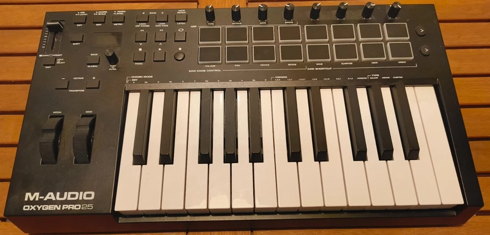 🎹  M-Audio Oxygen Pro 25 USB-MIDI Keyboard DJ Controller Smart Controls ✅