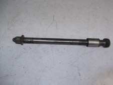 SUZUKI GS550T FRONT WHEEL SPINDLE