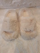 Women's Fluffy Fuzzy House Slippers Beige 9.5