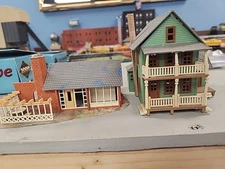  1 FALLER And 1 TYCO By Pola HO SCALE GAUGE HOUSES HOMES