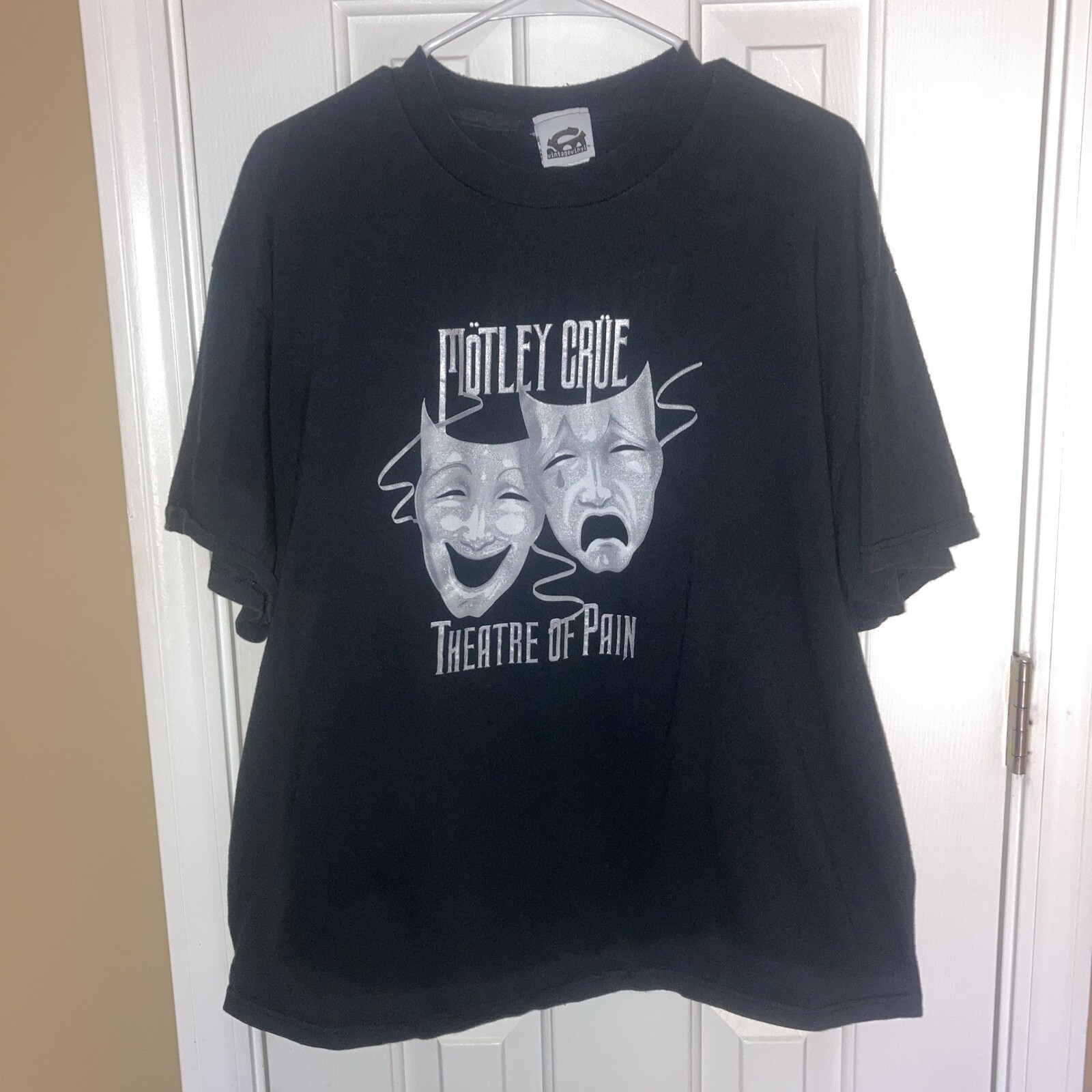 Motley Crue Theatre of Pain 2005 XL Black T-Shirt Vintage Vinyl Tag 2005