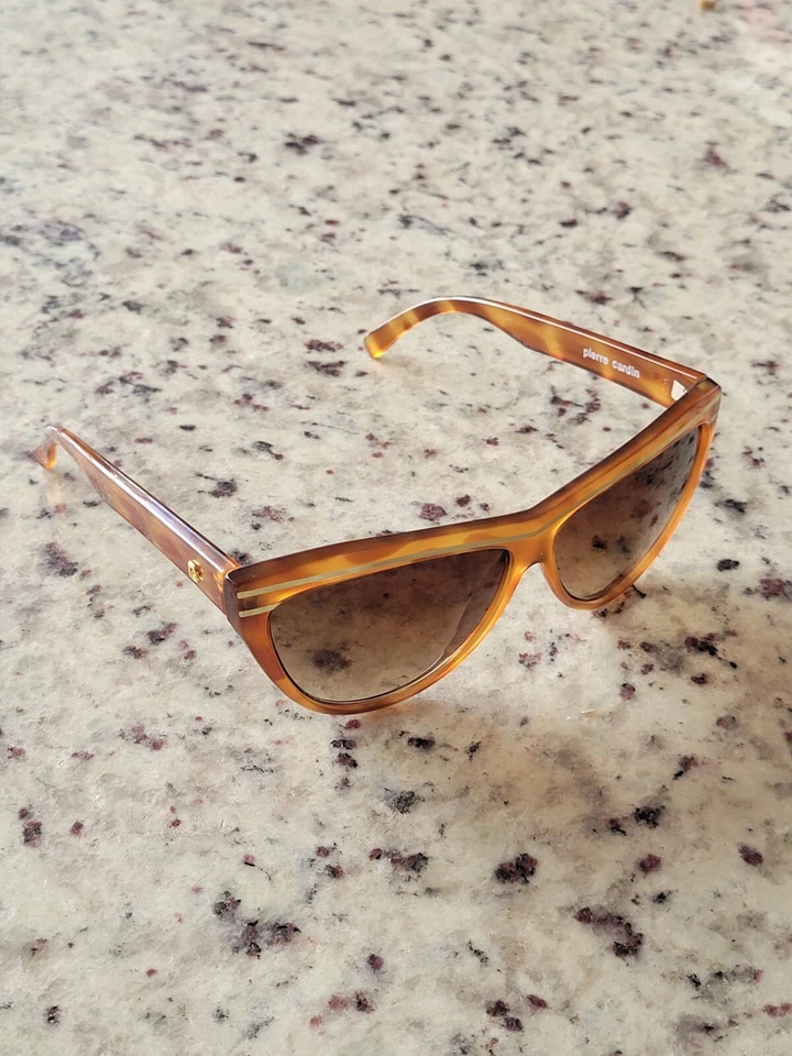 Gafas de sol Pierre Cardin vintage para mujer marco de caparazón de tortuga detalles dorados #622  Foto 3 de 4