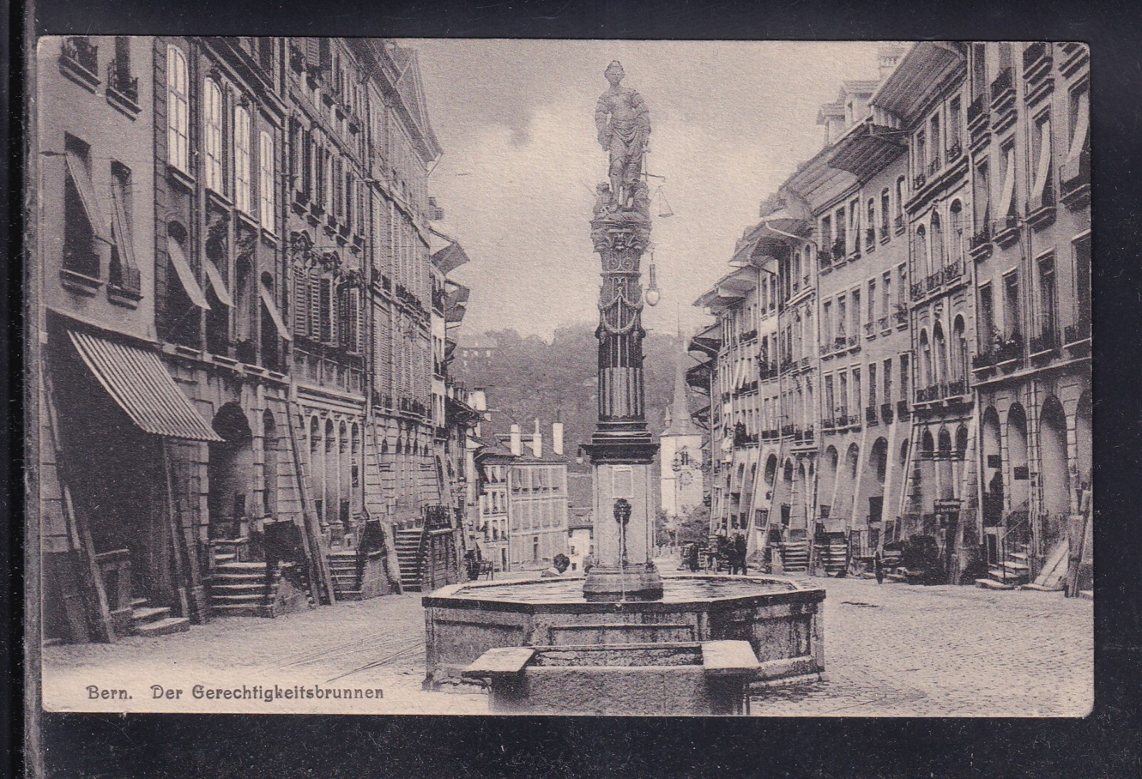 Cartolina Svizzera Bern Der Gerechtigkeitsbrunnen XE457