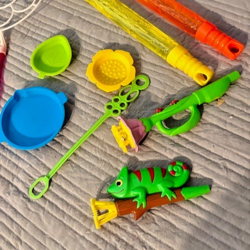 LOT OF 8 Fun Bubble Wand Toys;  Summer Toys ; Outdoor KIDS FUN with Bubbles