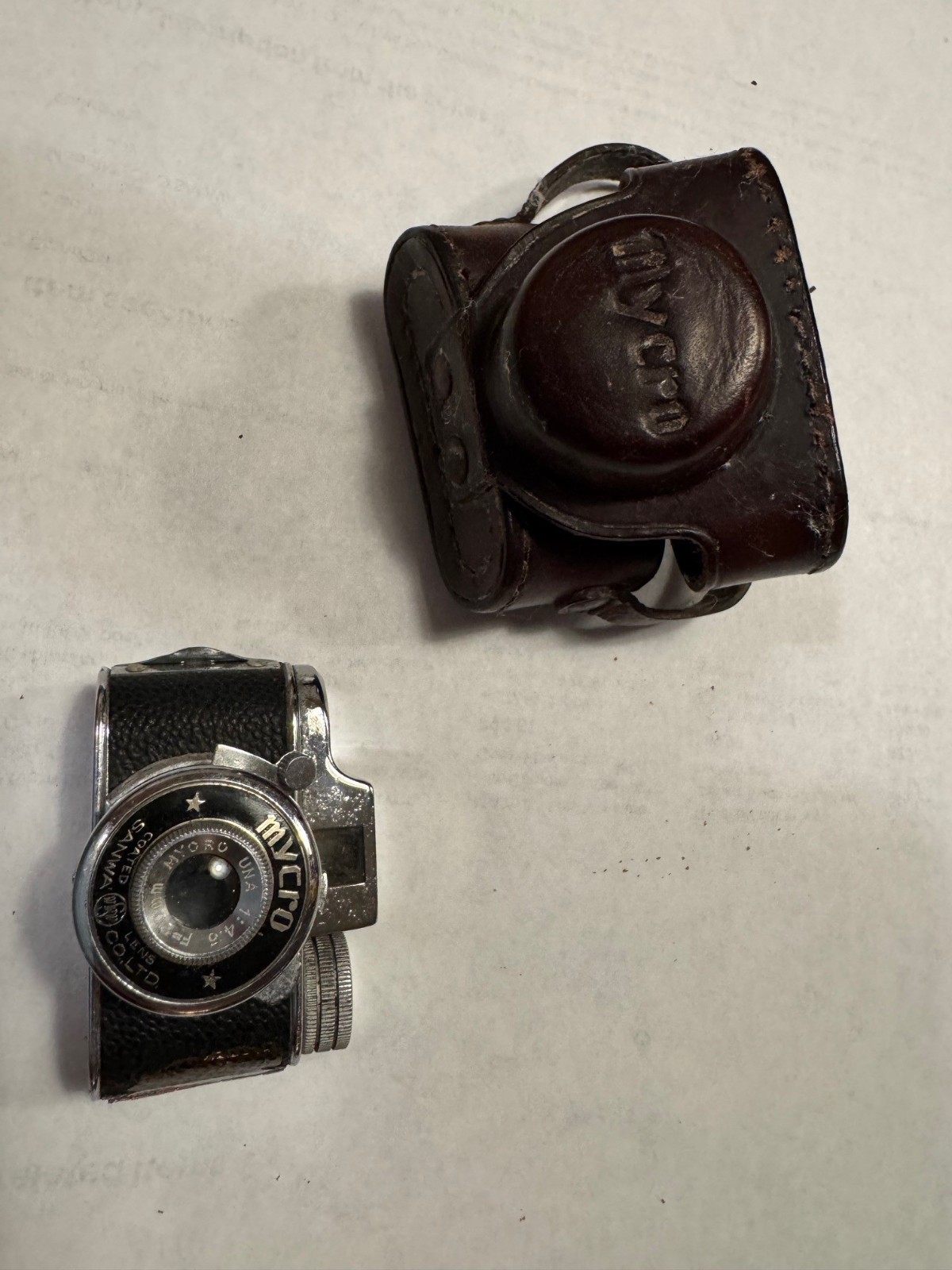 Vintage MYCRO Sanwa Spy Camara w/ Leather Case - Size 2" x 1.25"