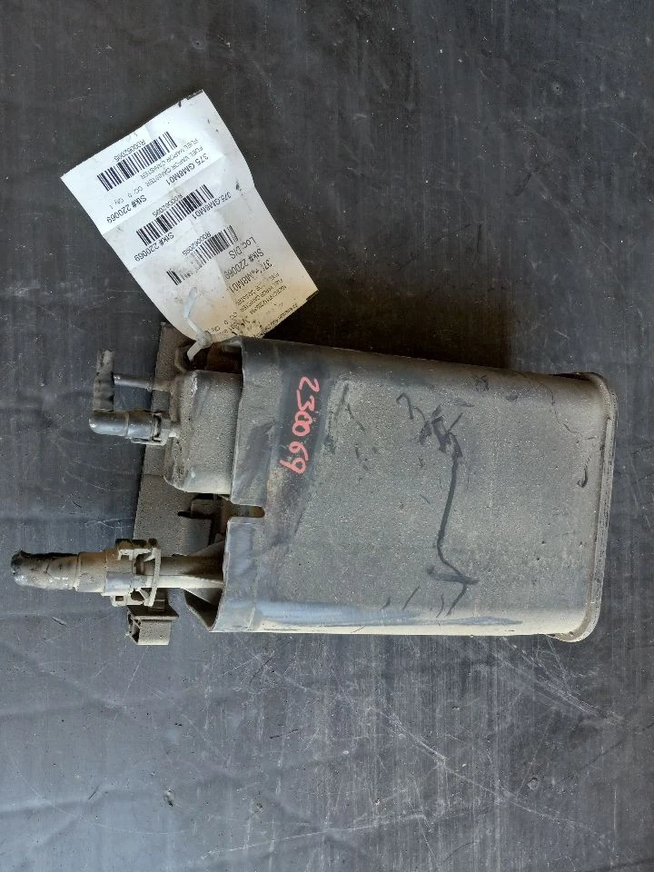 99 00 01 02 03 04 Chevrolet Silverado 1500 bote de vapor de combustible 15759044 Foto 2 de 4
