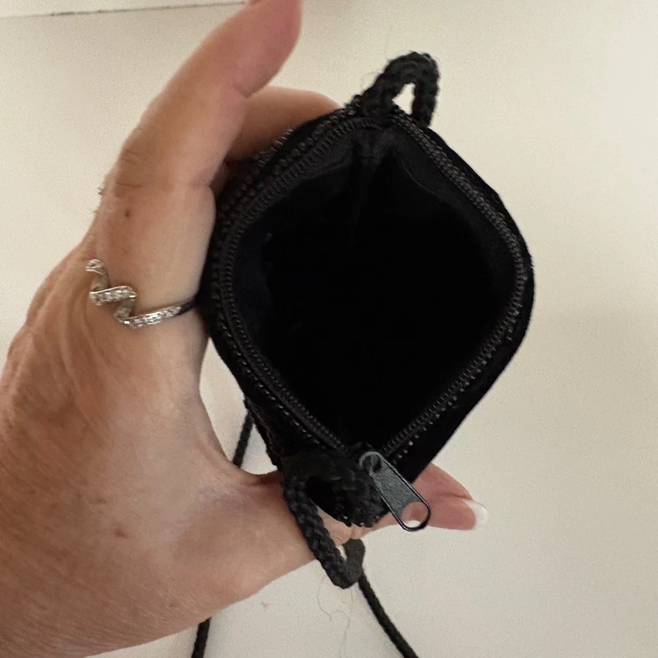 小巧串珠黑色天鹅绒晚装包条纹编织肩带上衣拉链 — 第 4/4 张图片