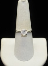 Sterling Silver Beautiful Clear Gem Wedding Style Ring SZ 8.0 FMD080