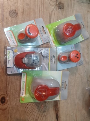 Tonic Studios dekorative Stanzer aus Karten und Papier. 5 neue Bastelstanzen.