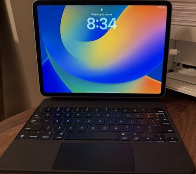 Apple iPad Pro 11-inch 4th Generation 128GB Wi-Fi + Apple Magic Keyboard Folio