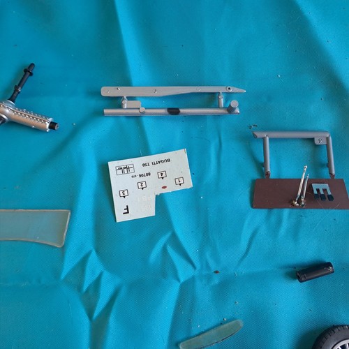 Heller Model Kit - Bugatti T-50 - 1/24 Kit Has Been Started . Please See Picture - Bild 21 von 24