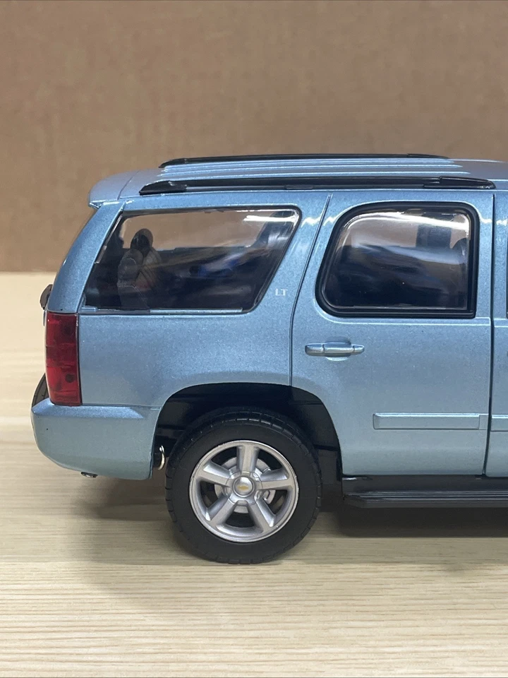 SUV Welly 2008 Chevy Tahoe LT escala 1:24 azul claro metálico hermoso - sin caja Foto 2 de 4