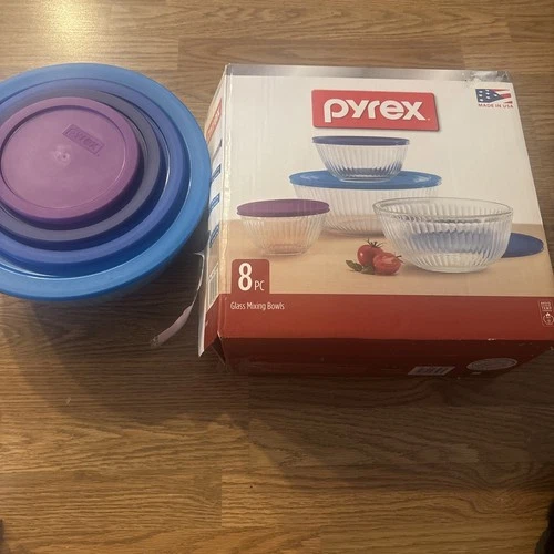 Pyrex 8-piece Ribbed Glass Nesting 4 Mixing Bowl Colors Set with 4 Lids New