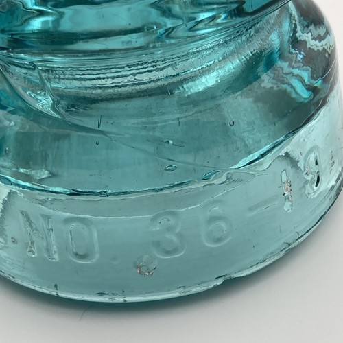 Antico isolatore elettrico in vetro a cupola blu acqua n. 36-19 - Foto 2 di 5